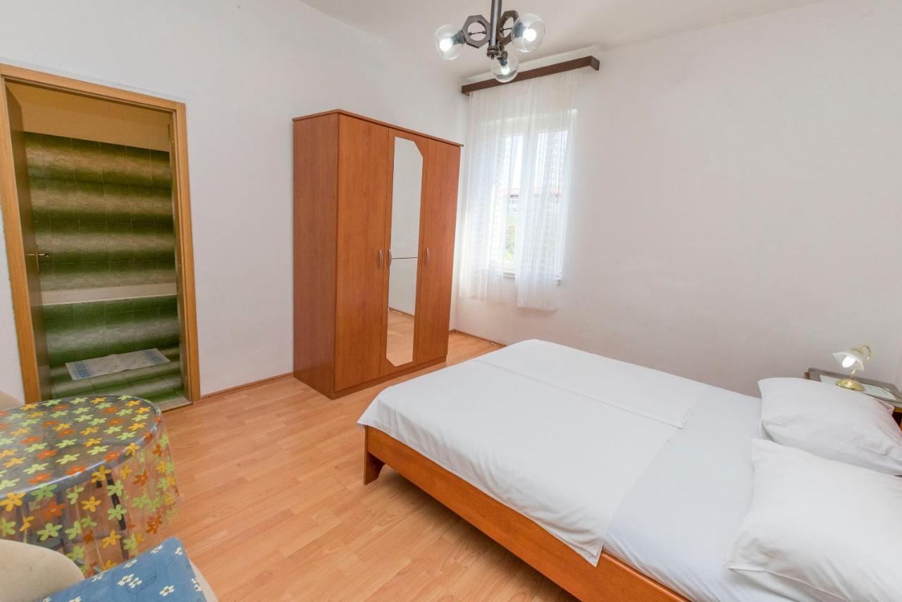 Apartments And Rooms Jakov 普利莫顿 外观 照片
